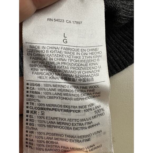 Banana Republic Mens 100% Extra Fine Merino Wool V Neck Sweater L Gray Preppy - Picture 9 of 11